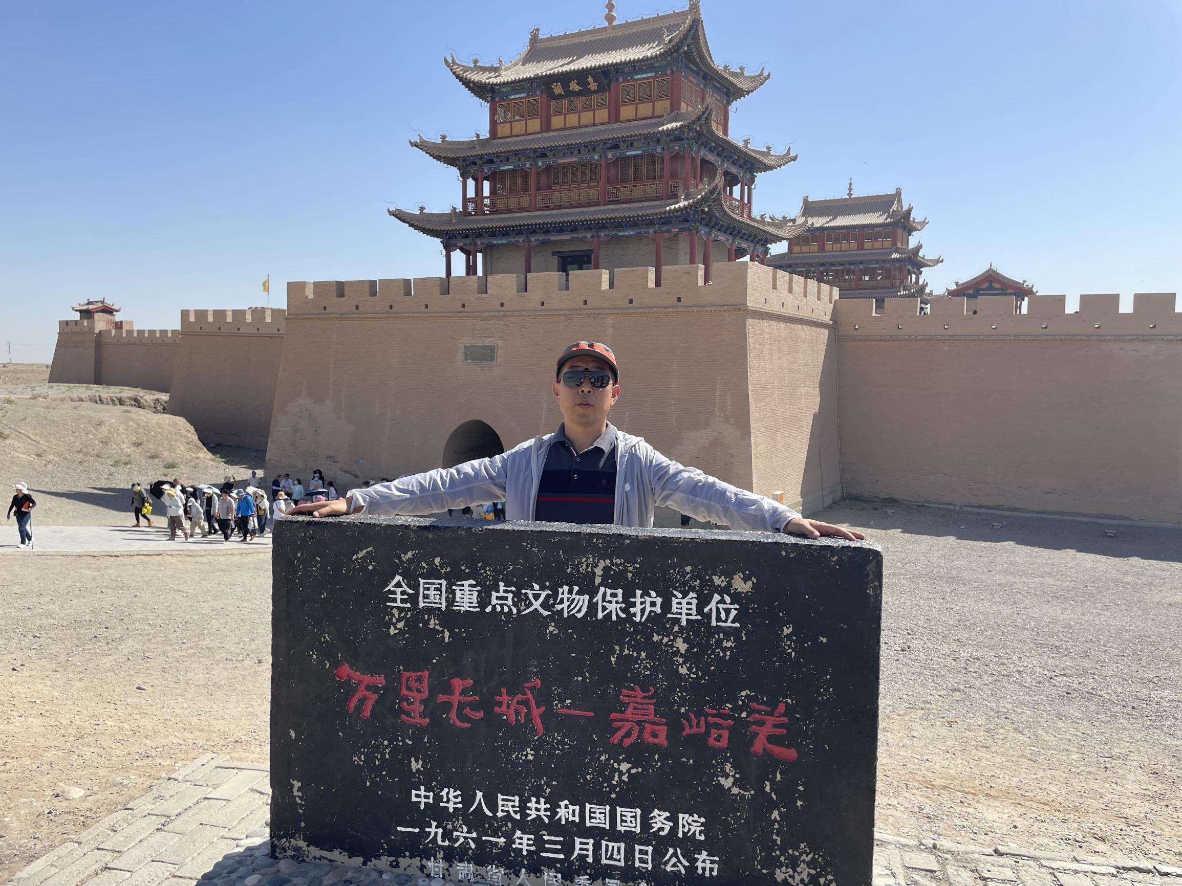 嘉峪关前.jpg